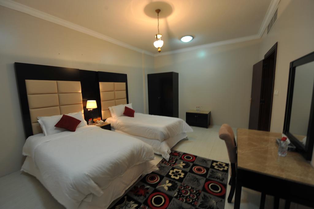 Janadriyah Suites 13 Nadinah Quarto foto